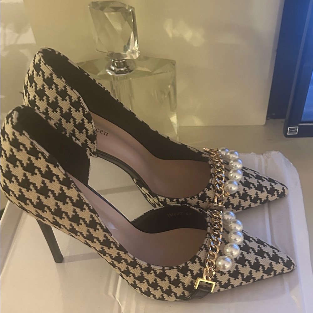 Yuzefi Houndstooth Heels with Pearl Detail - Picture 5 of 13